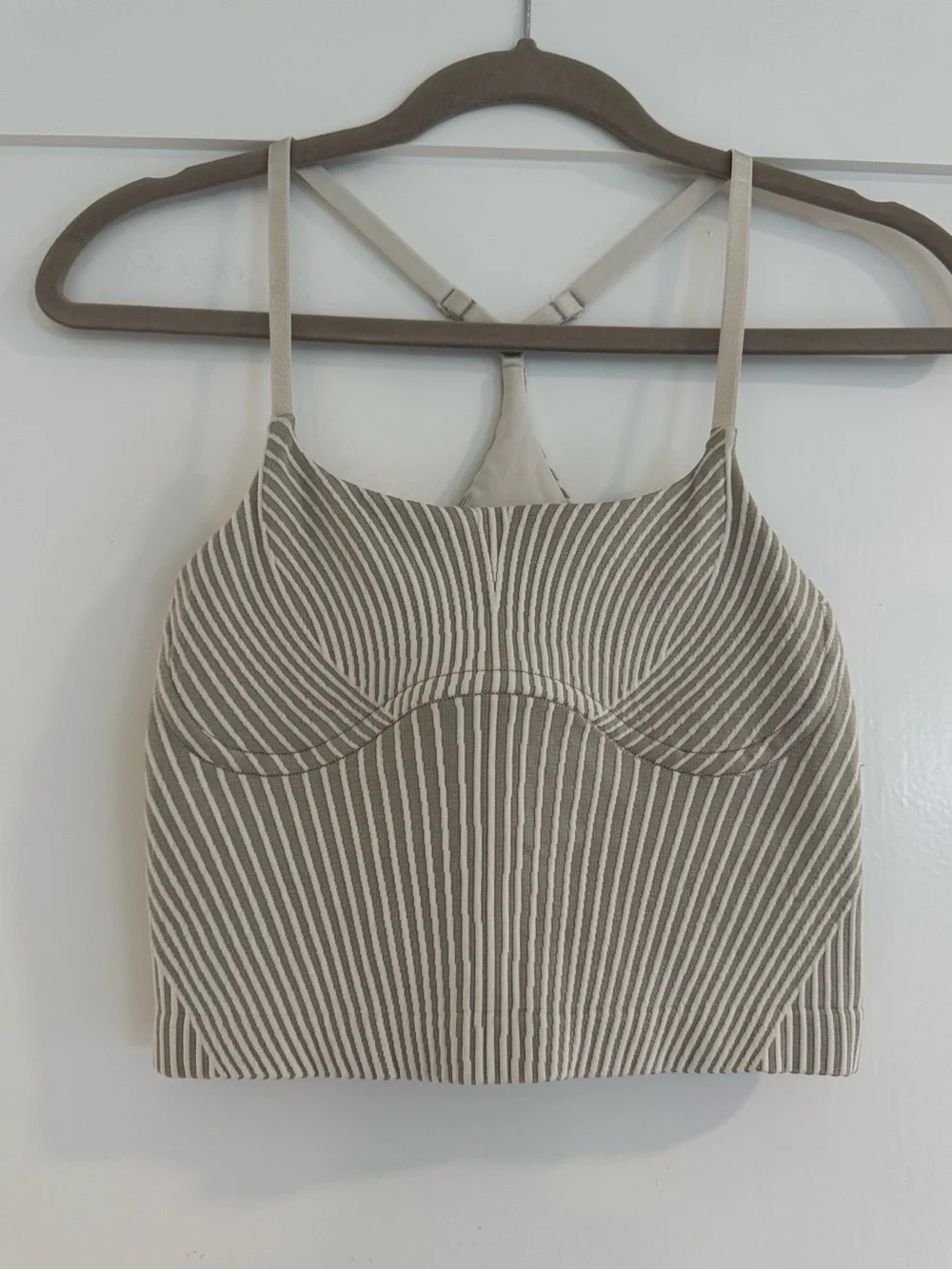 Lululemon Strappy Seamless Yoga Shelf Tank Top in Bone/Raw Linen | Size 4 - Picture 4 of 7